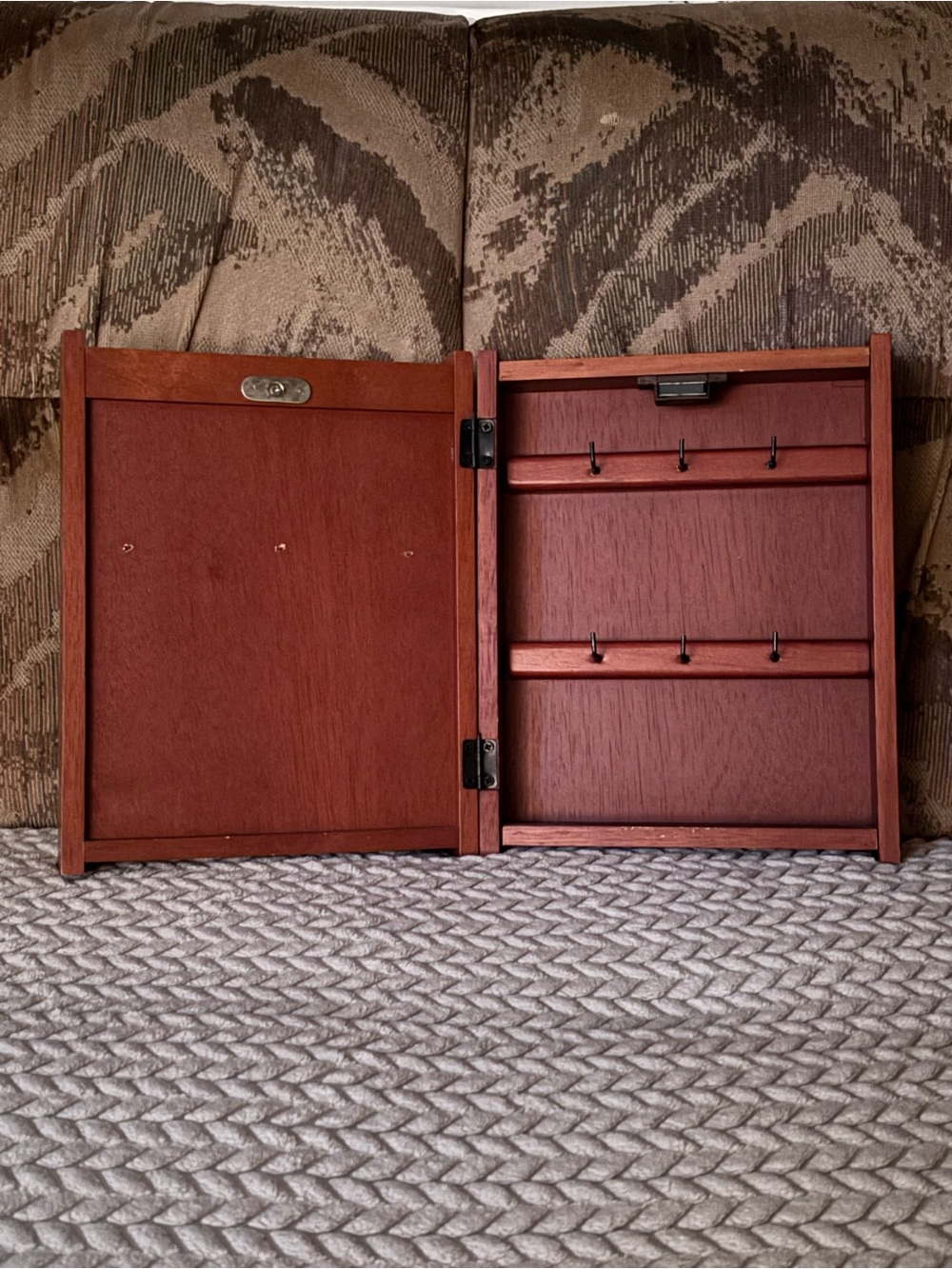 Beautiful Vintage Pomerantz Wood Letter/Mail/Key Holder! - Picture 2 of 3